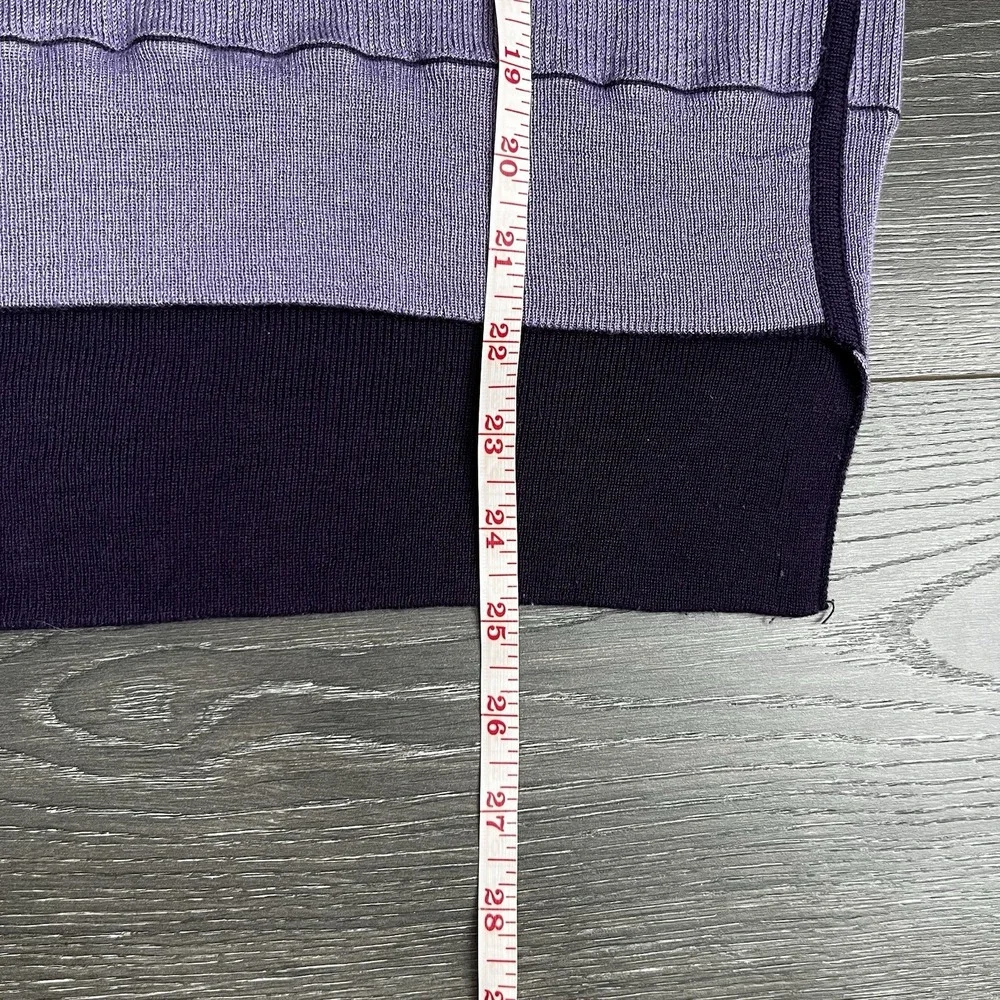 Lululemon Sweater Women's Approx Size‎ 10 Purple Thumbholes Pullover Reversible